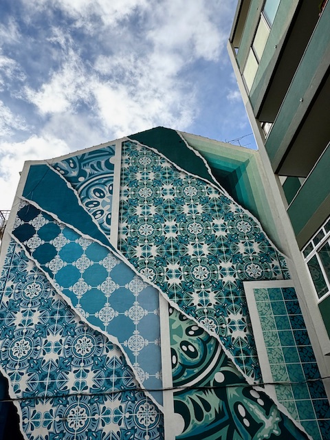 graca street art lisbona